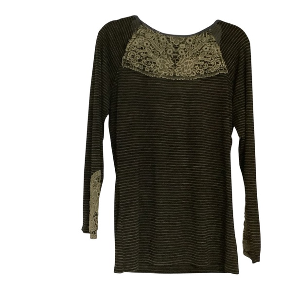 Distressed soft knit top with lots of fabulous detailing. Lace trim. Sz. L - Picture 2 of 4